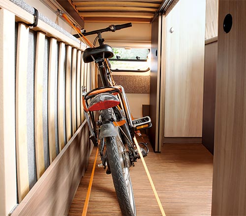 2018 pocitniske prikolice hobby dodatna oprema prostorna garaza