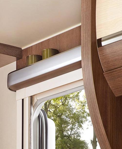 2018 prirocna policka nad vhodnimi vrati hobby prikolice