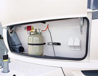 2019 velik prostor z nosilcem za jeklenke pocitniske prikolice hobby serijska oprema