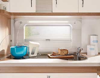 2019 kuhinjski zastor z vticnicami pocitniske prikolice hobby serijska oprema