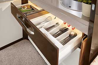 2019 prakticen kuhinjski predal za pribor pocitniske prikolice hobby serijska oprema