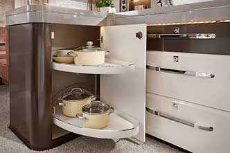 2019 prostorna kotna kuhinjska omara pocitniske prikolice hobby serijska oprema