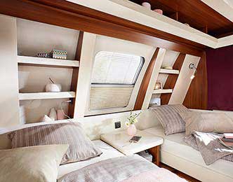 2019 prednje okno s prakticnimi detajli pocitniske prikolice hobby serijska oprema